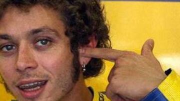 <B>LE 'TIRAN' LAS CUATRO RUEDAS.</B> Rossi ya había probado la experiencia de un rally en Gran Bretaña en 2002.