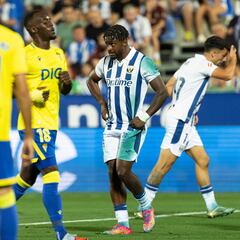 Duk, de invisible a reclamo