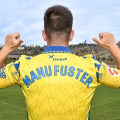 Manu Fuster ya luce la camiseta de las pintaderas