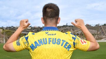 Manu Fuster ya luce la camiseta de las pintaderas