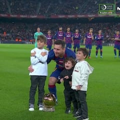 Messi ofreció al Camp Nou su sexto Balón de Oro