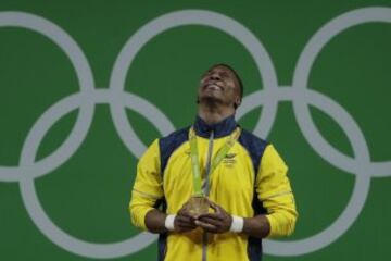 Oscar Figueroa levanta el oro olímpico: El deporte siempre da nuevas oportunidades y para Figueroa llegó en Río 2016, luego de quedarse con la plata en Londres. El oro en levantamiento de pesas en Brasil, fue el punto final de la carrera del pesista antioqueño.