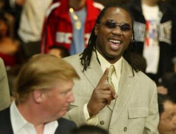 Trump con el ex boxeador británico, Lennox Lewis.