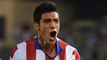 El delantero mexicano celebra un gol en la Liga española.