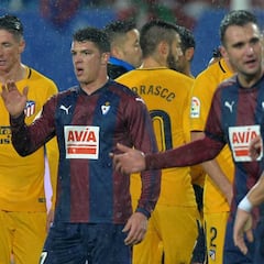 Capa: "Oblak echó la persiana"