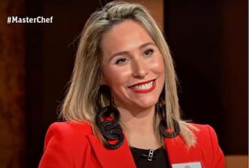 Coru?esa, directora de una tienda de Rosa Clar芍. Anteriormente trabaj車 para Gucci y Massimo Dutti. Muy dada a la 'morri?a', nombre con el que bautiz車 a su plato. Lleva 12 a?os con su pareja y tiene dos perros.