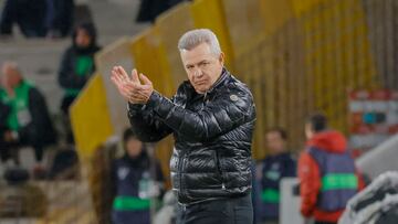 PALMA DE MALLORCA, 09/12/2023.- El técnico mexicano del Mallorca, Javier Aguirre, durante el encuentro correspondiente a la jornada 16 de primera división que Mallorca y Sevilla disputan hoy sábado en el estadio de Son Moix, en la capital balear. EFE/CATI CLADERA.
