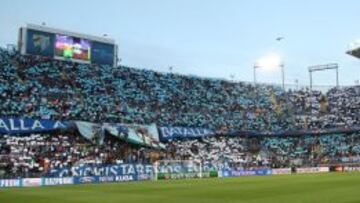 La afición del Málaga nunca falla. A pesr de la crisis y los horarios discontinuos, la gente siempre está ahí.