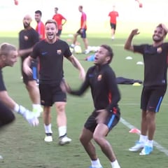 Neymar se lo pasa en grande en la práctica ajeno a los rumores