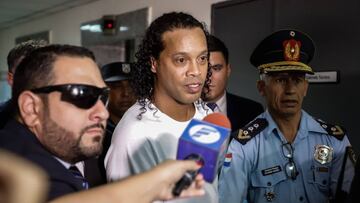 Ronaldinho sale de la cárcel y cumplirá arresto domiciliario