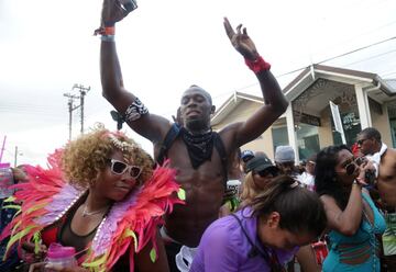 Usaint Bolt baila al ritmo del Carnaval de Trinidad y Tobago