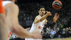 Gustavo Ay&oacute;n, durante el partido ante el Zalgiris.