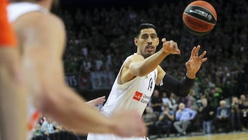 Gustavo Ayón, durante el partido ante el Zalgiris.