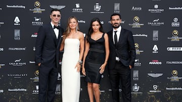 Gundogan, Sara Arfaoui, Anna Lewandowska y Robert Lewandowski durante la alfombra roja de la I Gala Globe Soccer Europa celebrada en la Costa Esmeralda de Cerdeña.