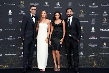 Gundogan, Sara Arfaoui, Anna Lewandowska y Robert Lewandowski durante la alfombra roja de la I Gala Globe Soccer Europa celebrada en la Costa Esmeralda de Cerdeña.