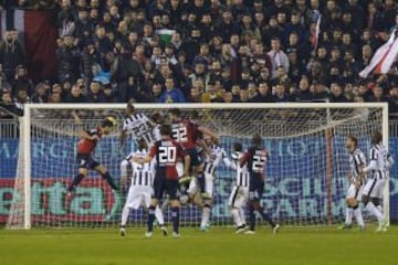 Luca Rossettini anotó el descuento para Caglari en la derrota ante la Juventus.