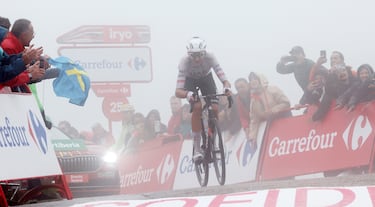 Marc Soler ha sido el ganador de la etapa en la mítica etapa de Lagos de Covadonga.