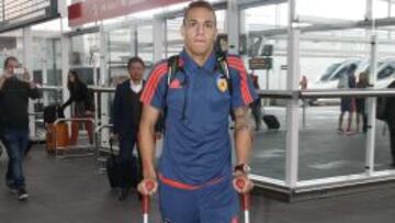 Rodrigo regresa con muletas