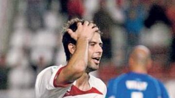 <b>DECEPCIÓN. </b>Coke se lamenta tras ser anulado su gol ante el Elche.