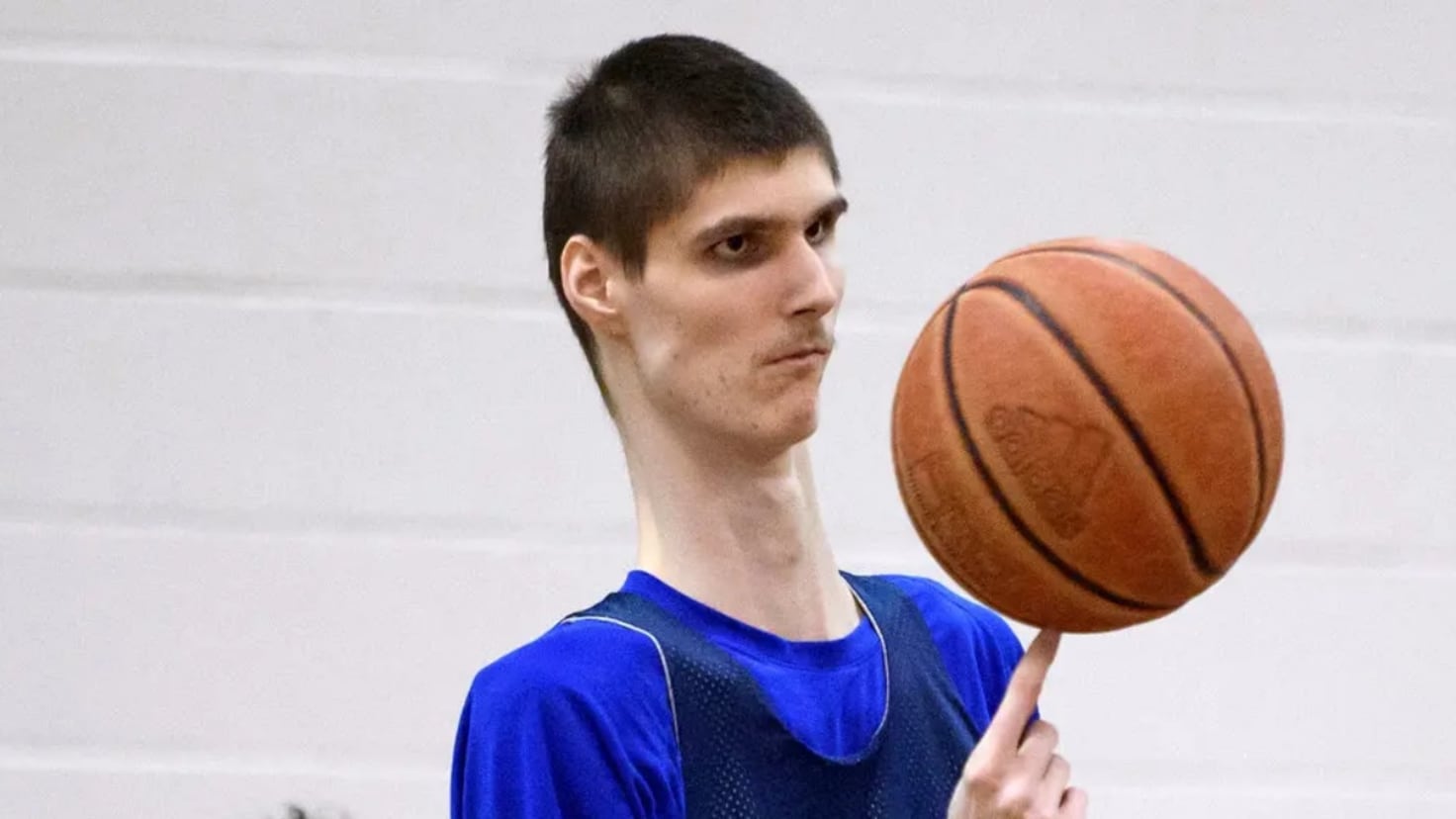 This is Robert Bobroczky, the basketball giant who embodies the most ...
