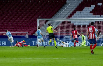 1-1. Luis Suárez, con su primer gol, empataba el partido.