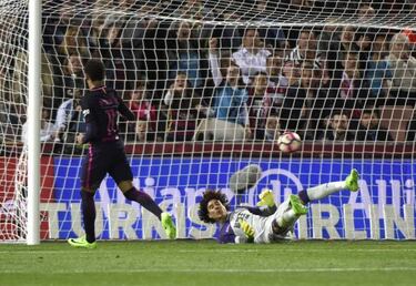 Neymar hits 100-goal mark in 11 fewer games than Messi