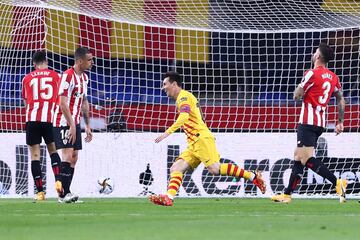 0-3. Leo Messi celebró el tercer gol.