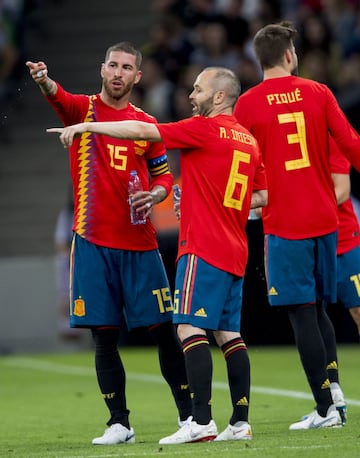 Sergio Ramos e Iniesta.