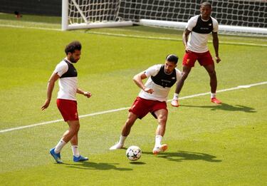 Klopp shrugs off Can to Juventus talk: "I don't know and it's not important"