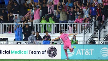 El extremo argentino, quien jugó de ‘9’ por la suspensión de Luis Suárez, Tadeo Allende, abrió el marcador ante DC United con un soberbio pase de Messi.