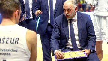 GRAF1440. MÁLAGA, 03/02/2019.- El técnico del Real Madrid, Pablo Laso, durante el encuentro que han disputado esta tarde frente a Unicaja en el Palacio de los Deportes "José María Martín Carpena", en Málaga. EFE/Álvaro Cabrera.
