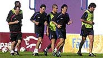 <b>A SUDAR</B>. Los hombres de Vázquez acaban agotados.