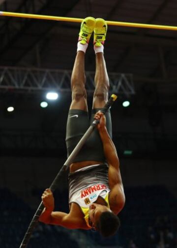 Salto con pértiga masculino. Raphael Holzdeppe de Alemania. 