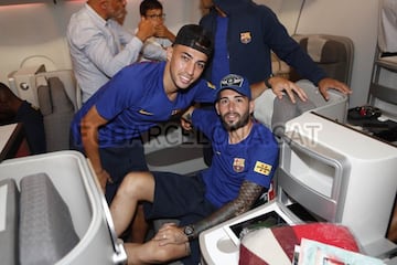 Los jugadores del primer equipo en el vuelo a Portland.