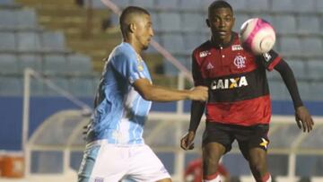 El defensor zurdo de 19 a&ntilde;os, que pertenece a Flamengo, ha despertado el inter&eacute;s de estos dos clubes de La Liga y tambi&eacute;n del Benfica.