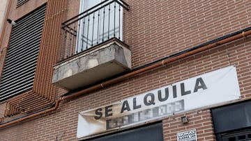 Un cartel anuncia un alquiler, a 9 de enero de 2024, en Madrid (España). El pasado 2 de enero, el Instituto Nacional de Estadística (INE) publicó por primera vez el nuevo índice de referencia de arrendamientos para la vivienda (IRAV), que desde este año delimita la subida del precio del alquiler, tal y como recoge la Ley de Vivienda, y que ha fijado en un 2,2%.
09 ENERO 2025;IRAV;VIVIENDA;INE;ESTADÍSTICA;ARRENDAMIENTOS;ALQUILER;RECURSOS;PIXELADA
Eduardo Parra / Europa Press
09/01/2025