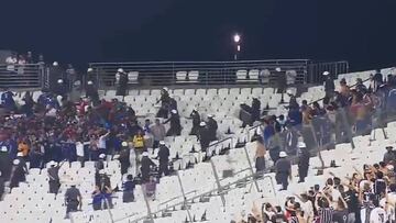 Las duras imágenes de incidentes entre hinchas de la U y policías