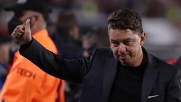 River Plate's team coach Marcelo Gallardo gestures at the end of their Argentine Professional Football League match against Argentinos Juniors at Monumental stadium in Buenos Aires, on April 10, 2022. (Photo by ALEJANDRO PAGNI / AFP)