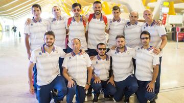 La Selección de Fútbol-5 para ciegos, en Barajas antes de embarcar.