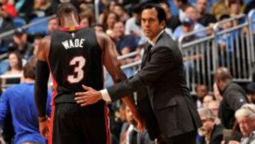 Dwyane Wade, junto a Erik Spoelstra.