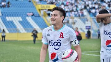 El delantero salvadoreño está muy cerca de volver a su país, luego de acordar su desvinculación con el cuadro mexicano de Celaya.
