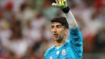 El arquero de 26 años tiene contrato con el Persepolis hasta junio del 2021.
Es seleccionado nacional de Irán y en el Mundial pasado se dio a conocer
por atajarle un penal a Cristiano Ronaldo.