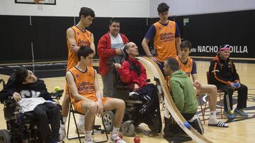 Los jugadores del Cadete B y de la boccia.