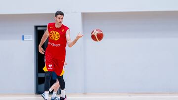 Xabi López-Arostegui, alero de la Selección, durante un entrenamiento en el Triángulo de Oro de Madrid.