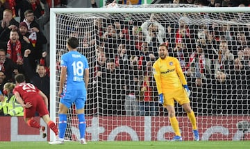 1-0. Jan Oblak tras marcar Diogo Jota el primer gol.