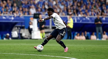 El brasileño, acertó al pasar el esférico a un Mbappé desmarcado al otro lado del área.