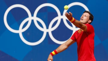 El tenista español Pablo Carreño en acción ante la pareja australiana compuesta por Matthew Ebden y John Peers.
