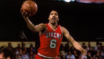 Revolucionó la NBA con sus clavadas al aro. Campeón con los Sixers, en 1983.