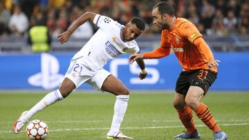 Soccer Football - Champions League - Group D - Shakhtar Donetsk v Real Madrid - NSC Olympiyskiy, Kyiv, Ukraine - October 19, 2021 Real Madrid&#039;s Rodrygo in action with Shakhtar Donetsk&#039;s Ismaily 