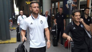 Mustafi, Siqueira y Bakkali ya están en Inglaterra